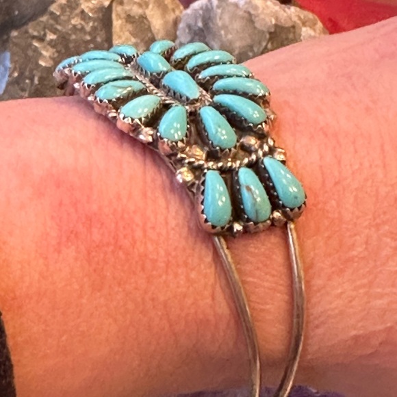 Sold 🌸 Native turquoise, sterling, silver cuff - Picture 4 of 8